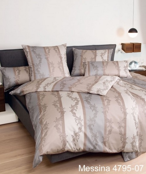 Janine Messina 4795-07 dekbedovertrek,satijn.Kleur:taupe,beige,grijs Dessin:barok Hulsta slaapkamer Lunis :wit
